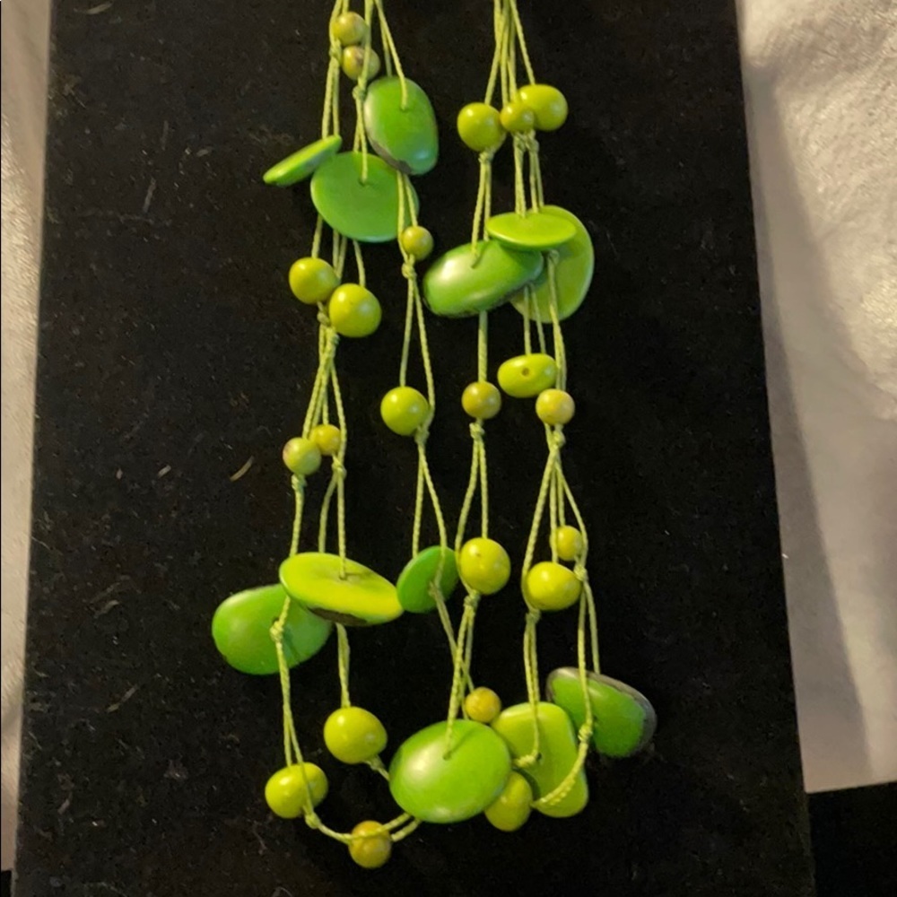 Green Wood Bead Necklace - Picture 4 of 4